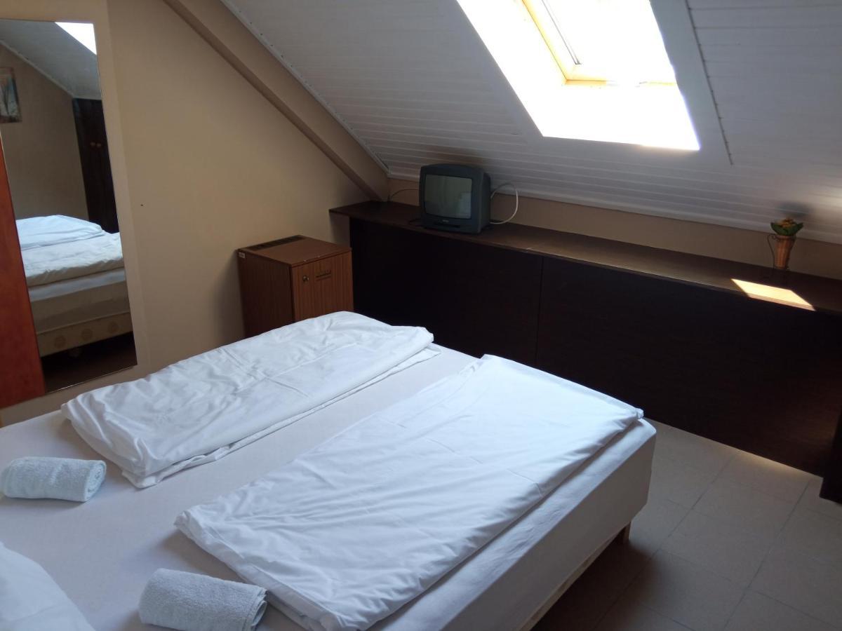 Retro Hotel Merid Zamárdi Exteriör bild