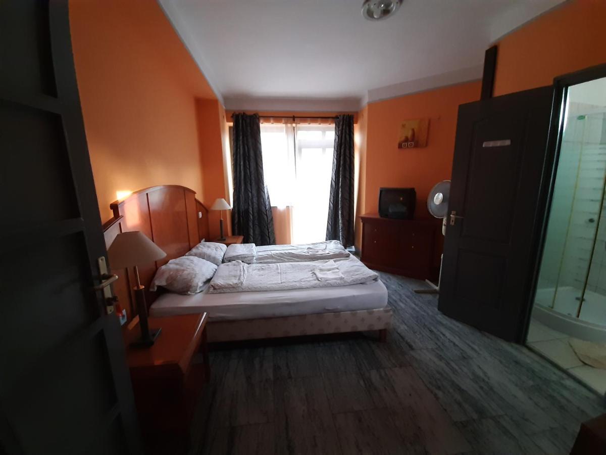 Retro Hotel Merid Zamárdi Exteriör bild